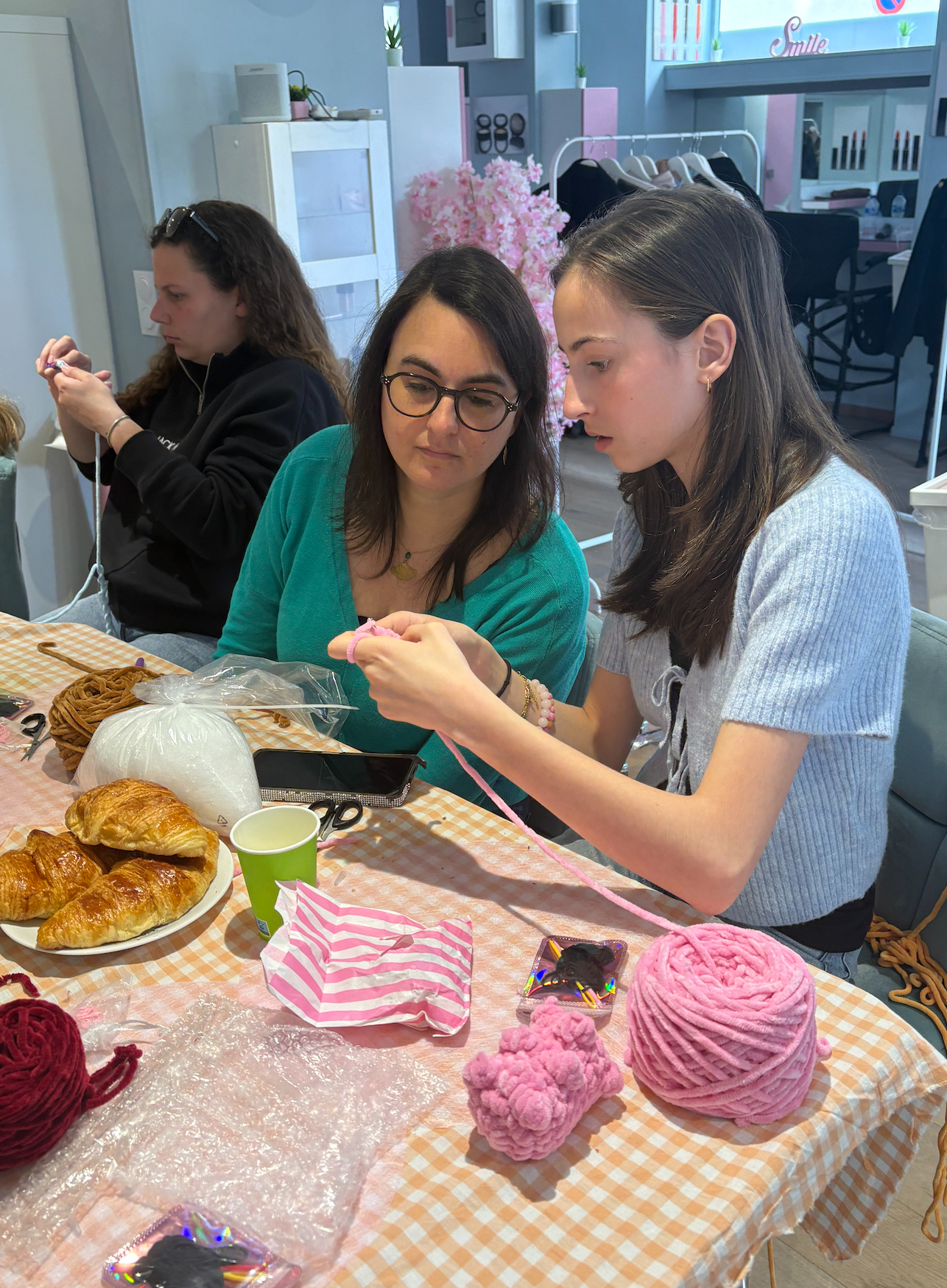 Atelier de crochet avec des créations mignonnes